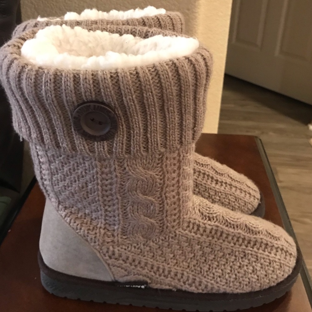 Mik Luks Size 7 Tan Short boots